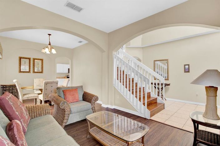 Image No.10-5 Bed Property for sale