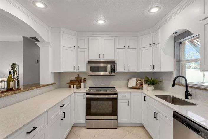 Image No.10-4 Bed Property for sale