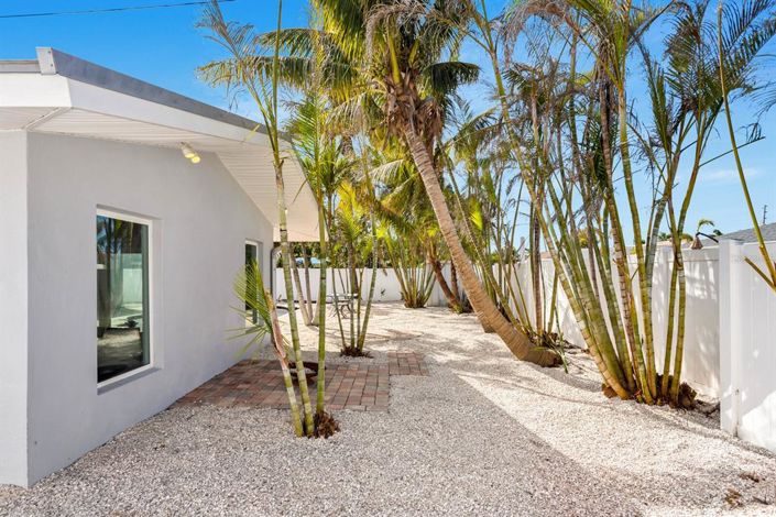 Image No.25-4 Bed Property for sale