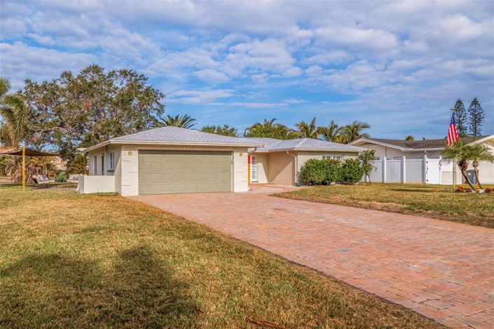 Image No.32-3 Bed Property for sale