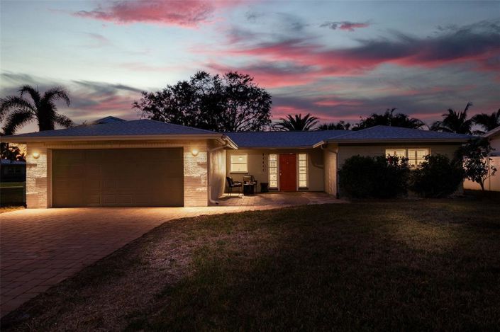 Image No.35-3 Bed Property for sale