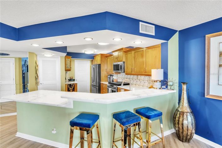 Image No.11-2 Bed Property for sale