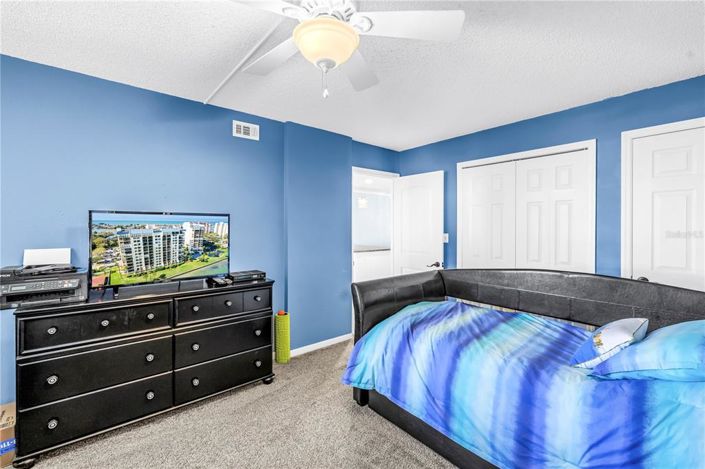 Image No.32-2 Bed Property for sale