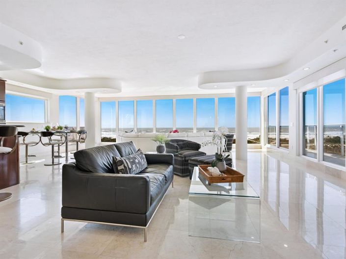 Image No.10-3 Bed Property for sale