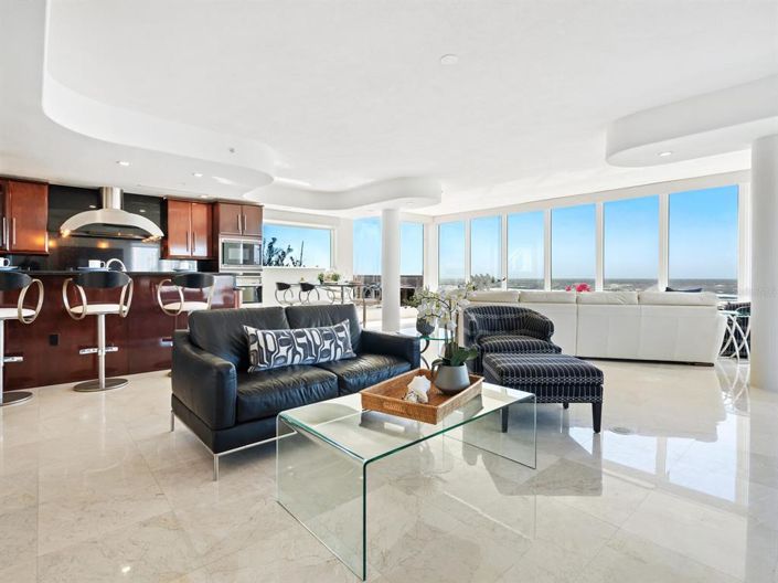 Image No.11-3 Bed Property for sale