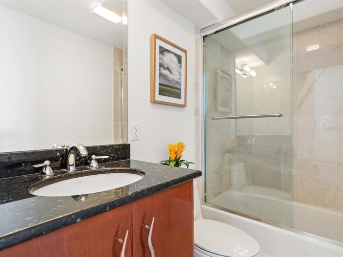 Image No.28-3 Bed Property for sale