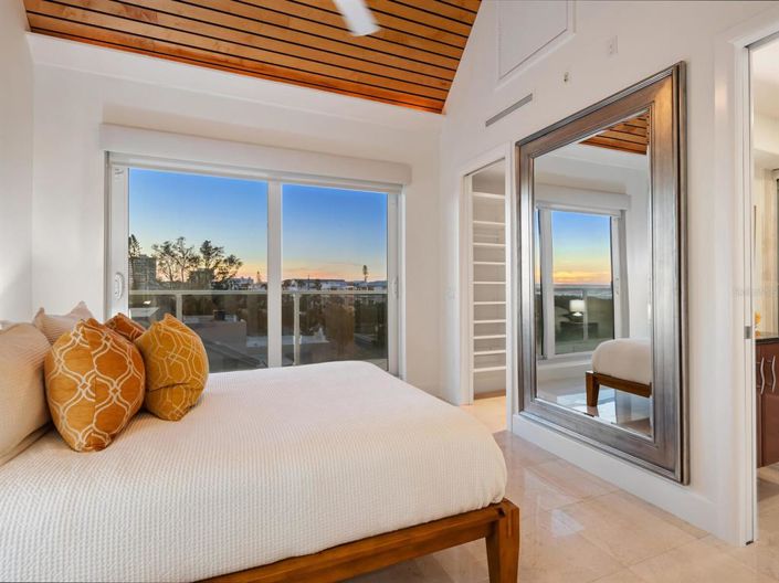 Image No.72-3 Bed Property for sale