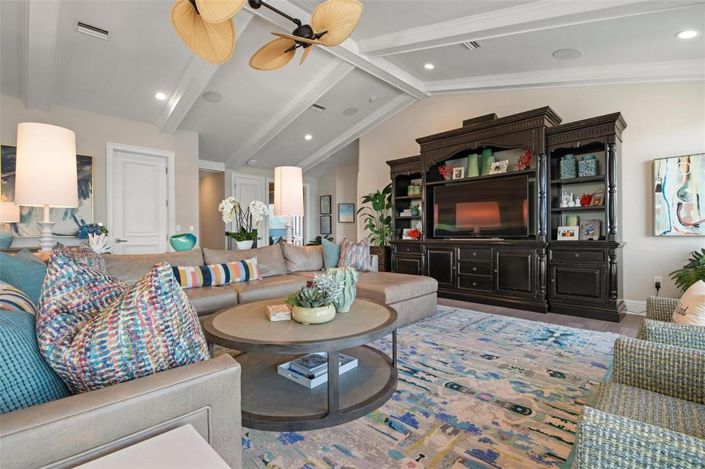 Image No.12-7 Bed Property for sale