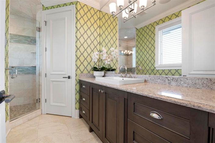 Image No.61-7 Bed Property for sale