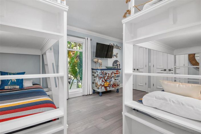 Image No.71-7 Bed Property for sale