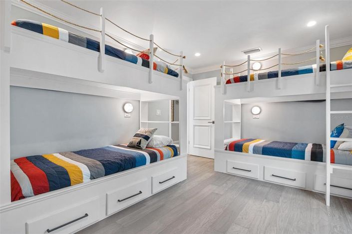 Image No.72-7 Bed Property for sale