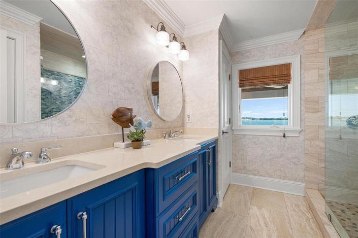 Image No.73-7 Bed Property for sale