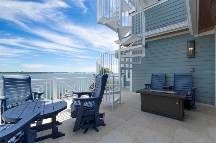 Image No.80-7 Bed Property for sale