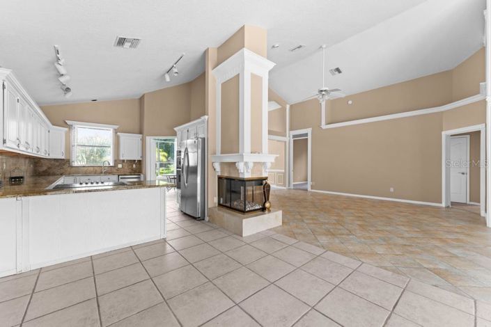 Image No.12-5 Bed Property for sale