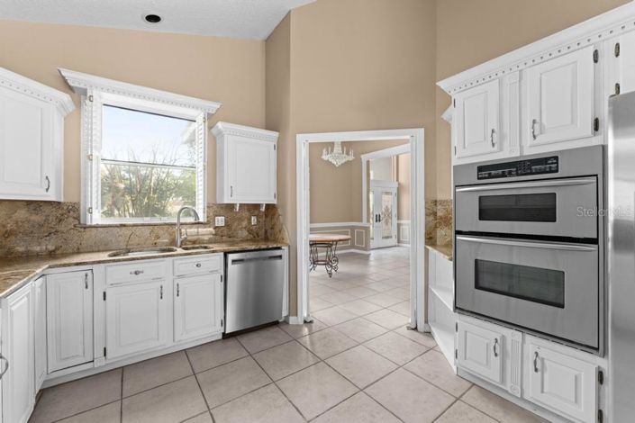 Image No.14-5 Bed Property for sale