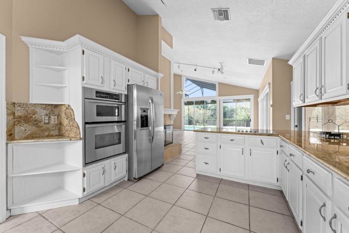 Image No.15-5 Bed Property for sale