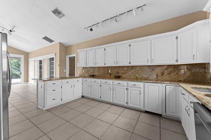 Image No.16-5 Bed Property for sale