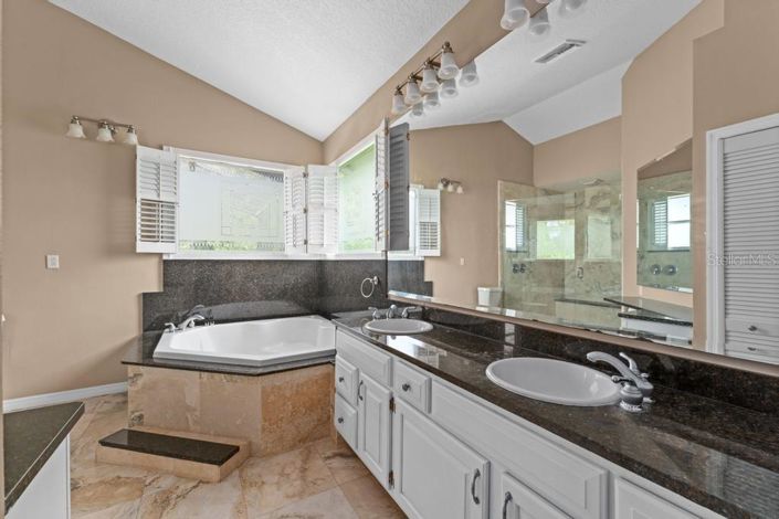 Image No.21-5 Bed Property for sale