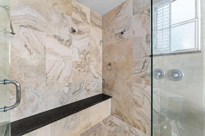 Image No.25-5 Bed Property for sale