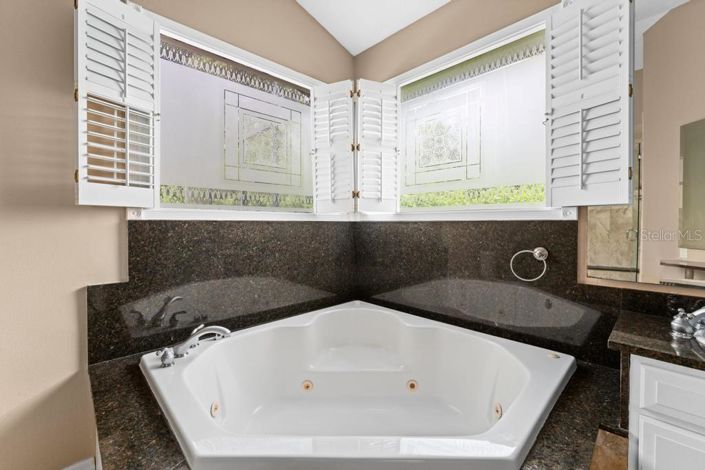 Image No.26-5 Bed Property for sale