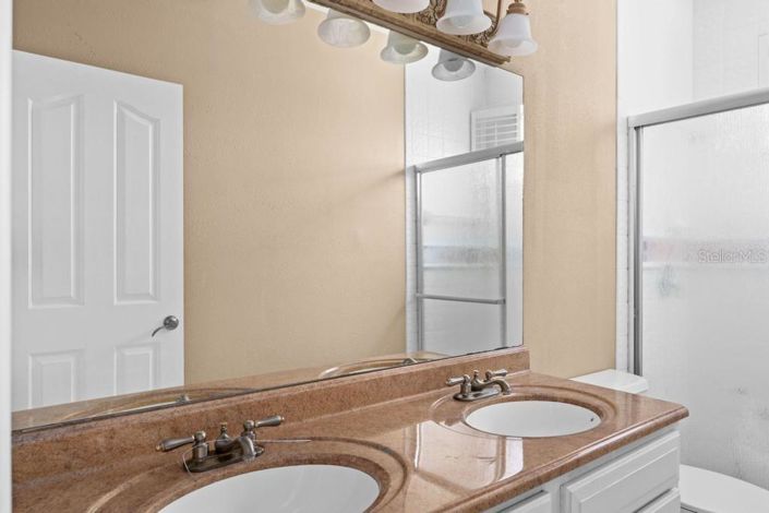 Image No.36-5 Bed Property for sale