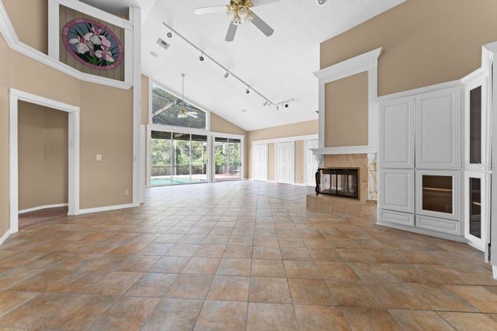 Image No.8-5 Bed Property for sale