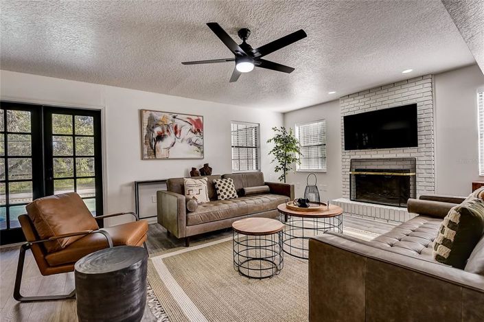 Image No.40-6 Bed Property for sale