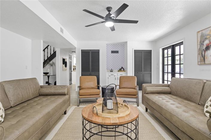 Image No.42-6 Bed Property for sale