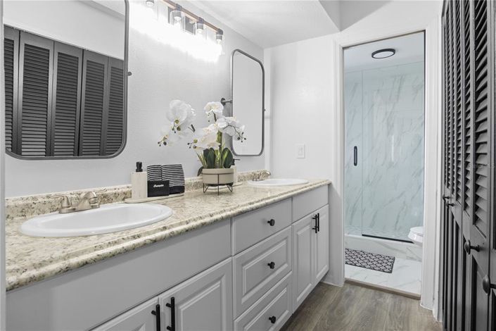 Image No.62-6 Bed Property for sale