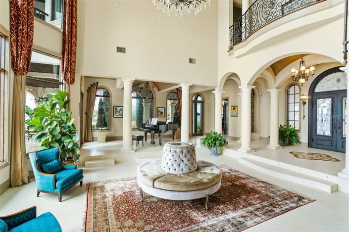 Image No.10-7 Bed Property for sale