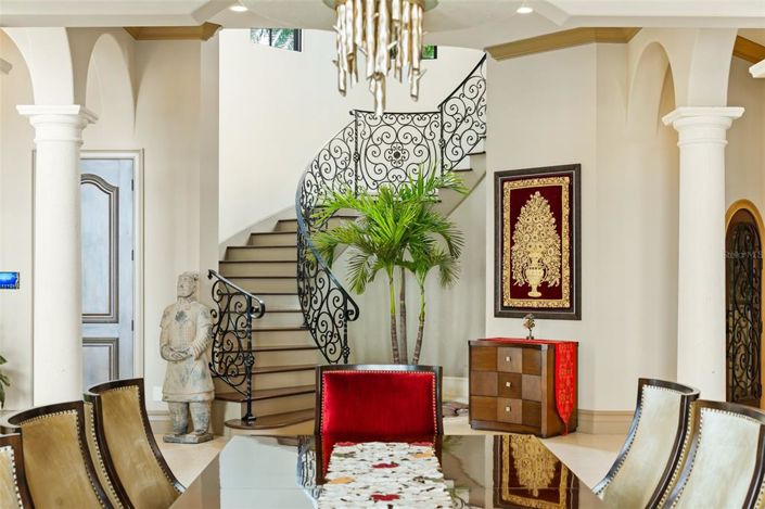 Image No.12-7 Bed Property for sale