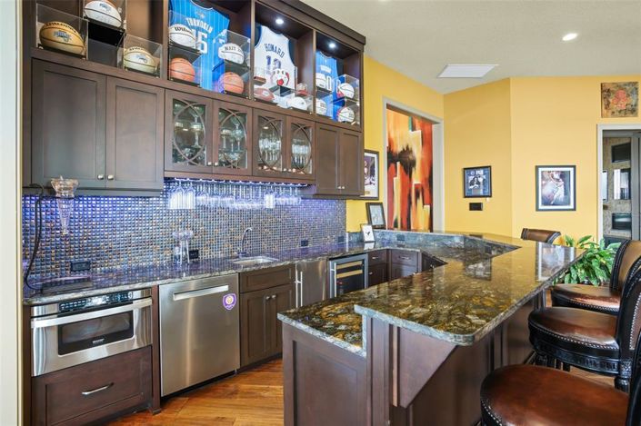 Image No.23-7 Bed Property for sale