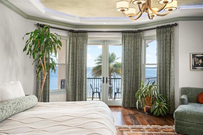 Image No.30-7 Bed Property for sale