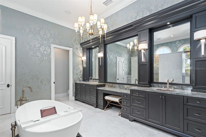 Image No.33-7 Bed Property for sale