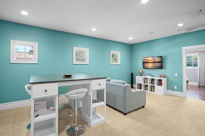 Image No.67-7 Bed Property for sale