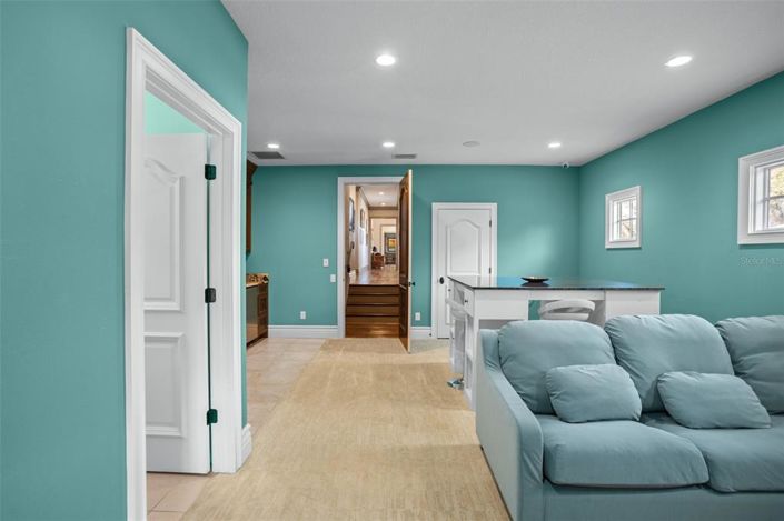 Image No.70-7 Bed Property for sale