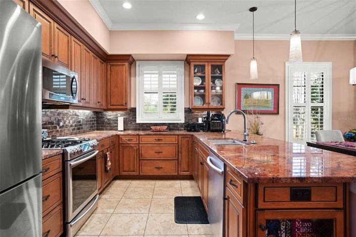 Image No.81-7 Bed Property for sale