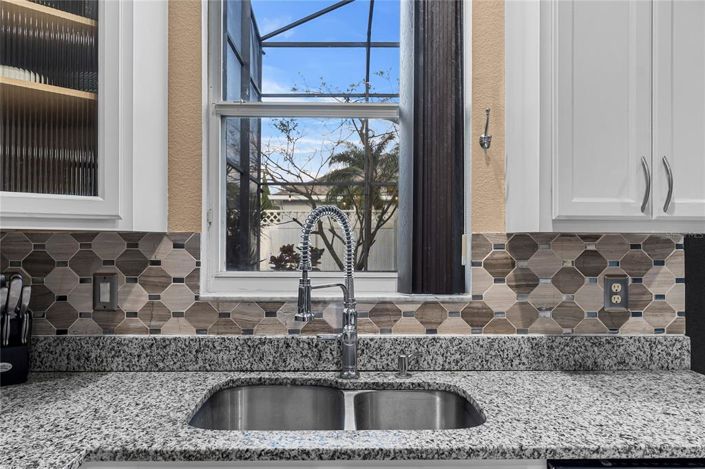 Image No.10-3 Bed Property for sale