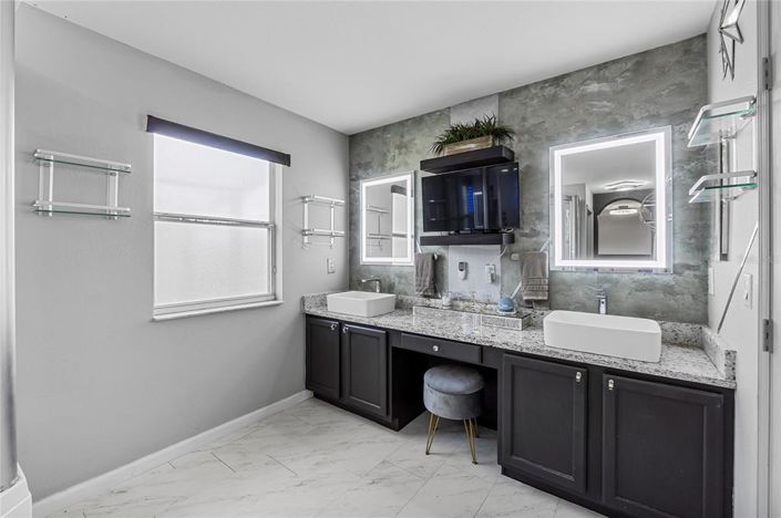 Image No.5-3 Bed Property for sale