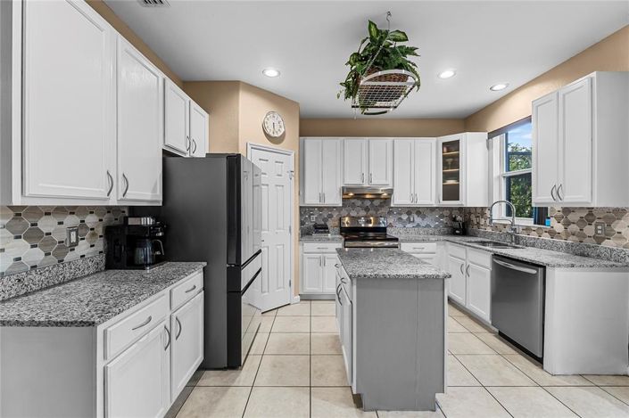 Image No.9-3 Bed Property for sale