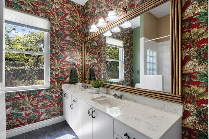 Image No.26-4 Bed Property for sale