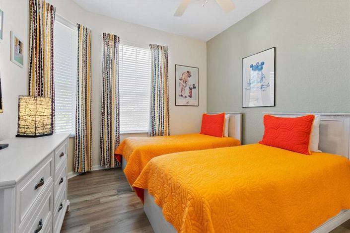 Image No.13-3 Bed Property for sale