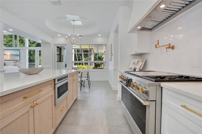 Image No.13-5 Bed Property for sale