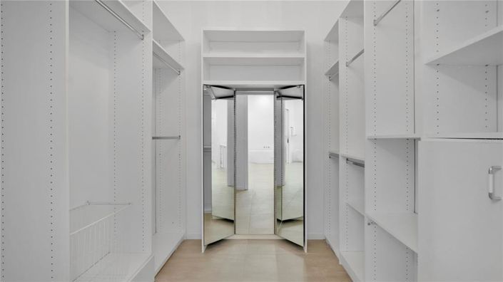 Image No.28-5 Bed Property for sale