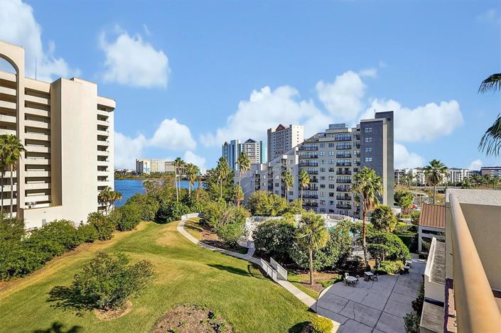 Orlando, Property