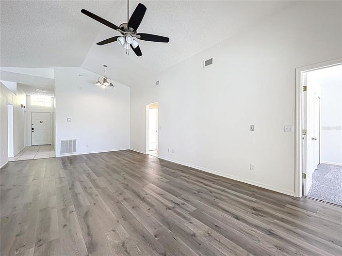 Image No.17-5 Bed Property for sale