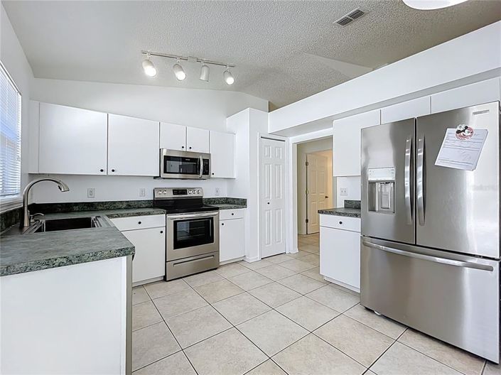 Image No.6-5 Bed Property for sale