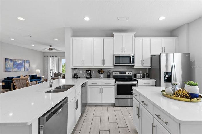 Image No.18-6 Bed Property for sale