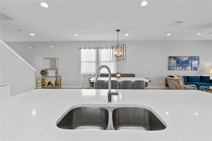 Image No.19-6 Bed Property for sale