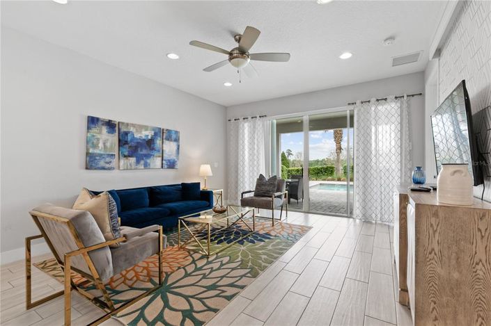 Image No.24-6 Bed Property for sale